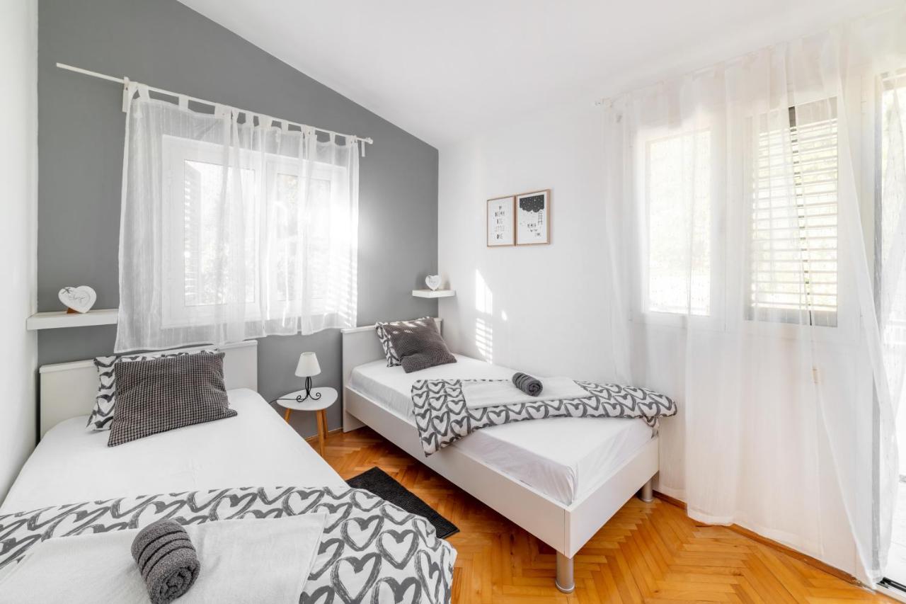 Amare Apartments Bobovisca Екстериор снимка